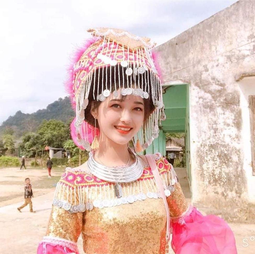 Hàng triệu đóa hồng Tình Kiếm 3D khoe sắc tại sự kiện Tuyệt Sắc Giai Nhân mùa 3 5 Hàng triệu đóa hồng Tình Kiếm 3D khoe sắc tại sự kiện Tuyệt Sắc Giai Nhân mùa 3 5