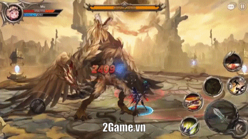 Dragon Spear Mobile cho phép người chơi chuyển đổi cùng lúc 3 lớp nhân vật qua lại để chiến đấu 4