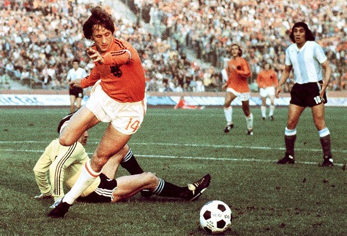 https://s3.cloud.cmctelecom.vn/2game-vn/pictures/images/2015/6/22/xay_dung_loi_da_tong_luc_fifa_online_3_xemgame_1.jpg