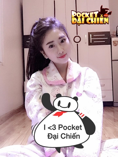 Game thủ Pocket Đại Chiến ráo riết selfie săn lùng áo Pikachu cực độc 1