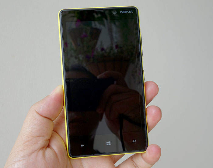 Nokia-Lumia-820-Unbox_6.jpg