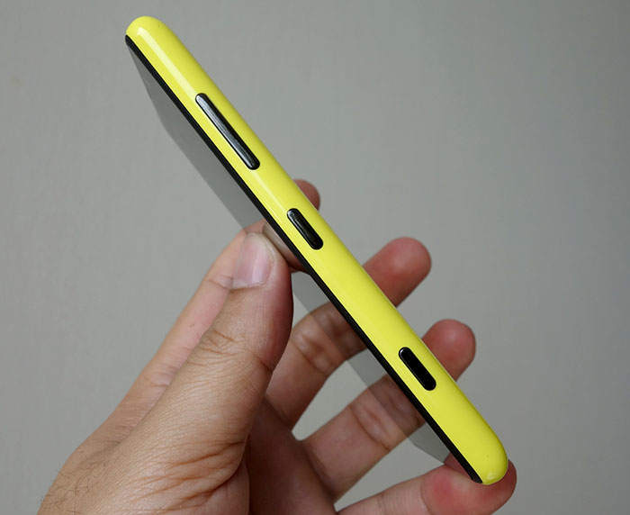 Nokia-Lumia-820-Unbox_8.jpg