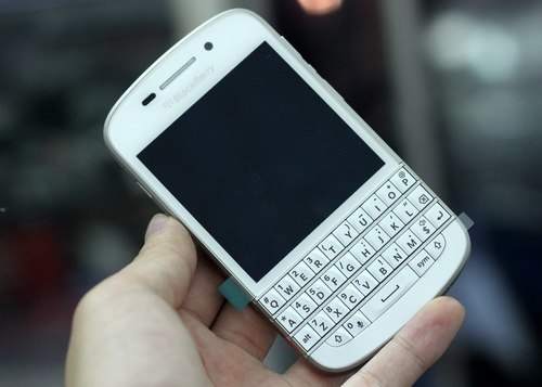 BlackBerry-Q10-White-1369619675_500x0.jpg