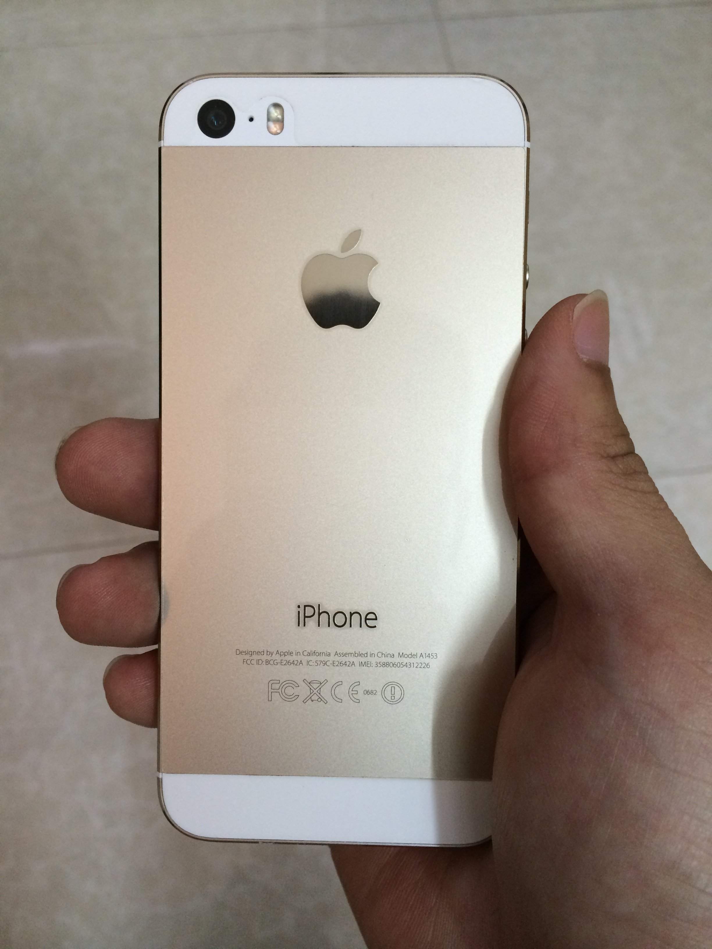 iPhone 5s gold lock Docomo: Sẵn sàng cho một trải nghiệm hoàn toàn mới với iPhone 5s màu vàng Docomo! Với khóa SIM Docomo tích hợp, giờ đây bạn có thể thoải mái sử dụng với mạng Docomo tại Nhật Bản. Bạn không nên bỏ lỡ cơ hội này, hãy xem ngay hình ảnh chi tiết để đảm bảo mình có được một sản phẩm chất lượng.