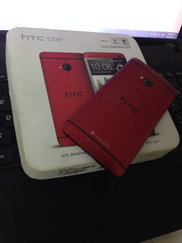 htc one red 1.JPG