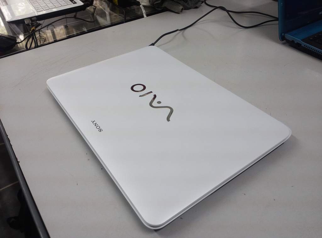 sony vaio svf cảm ứng trắng 0.jpg