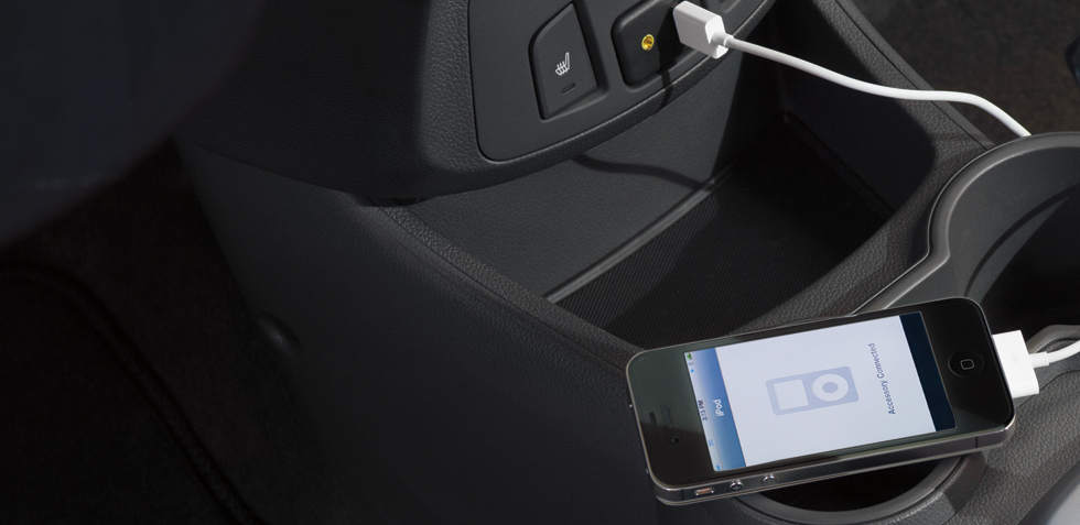 CHEVROLET-SPARK-2014-980x477_connection-ports.jpg