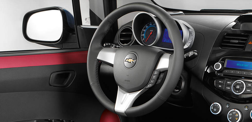 CHEVROLET-SPARK-2014-980x477_New-easy-to-read digital-clock.jpg