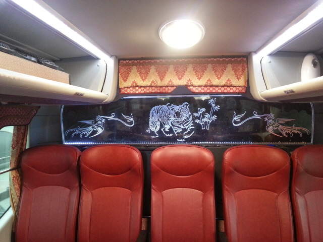 xe-khach-hyundai-universe-47-cho (13).jpg