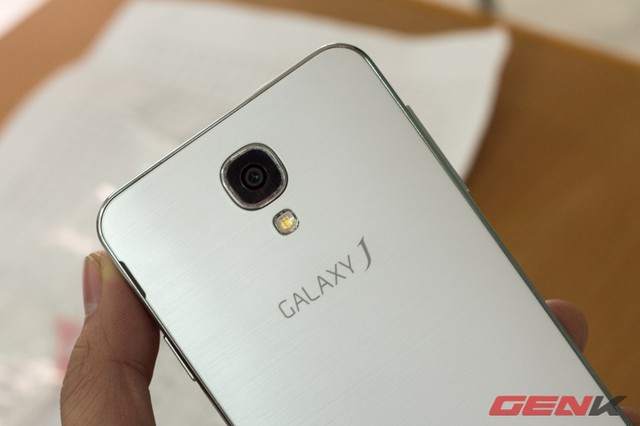 samsung-galaxy-j-docomo-1.jpg