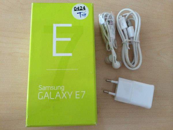 3_2310265_samsung-e7-e700-white27082015162538.jpg