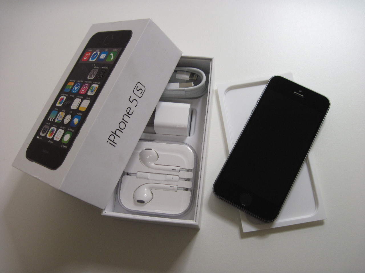 i5s-16s-g2-grey-apple-iphone-5s16gbspace-greysprintsmartphonewith-boxvery-good-condition.jpg