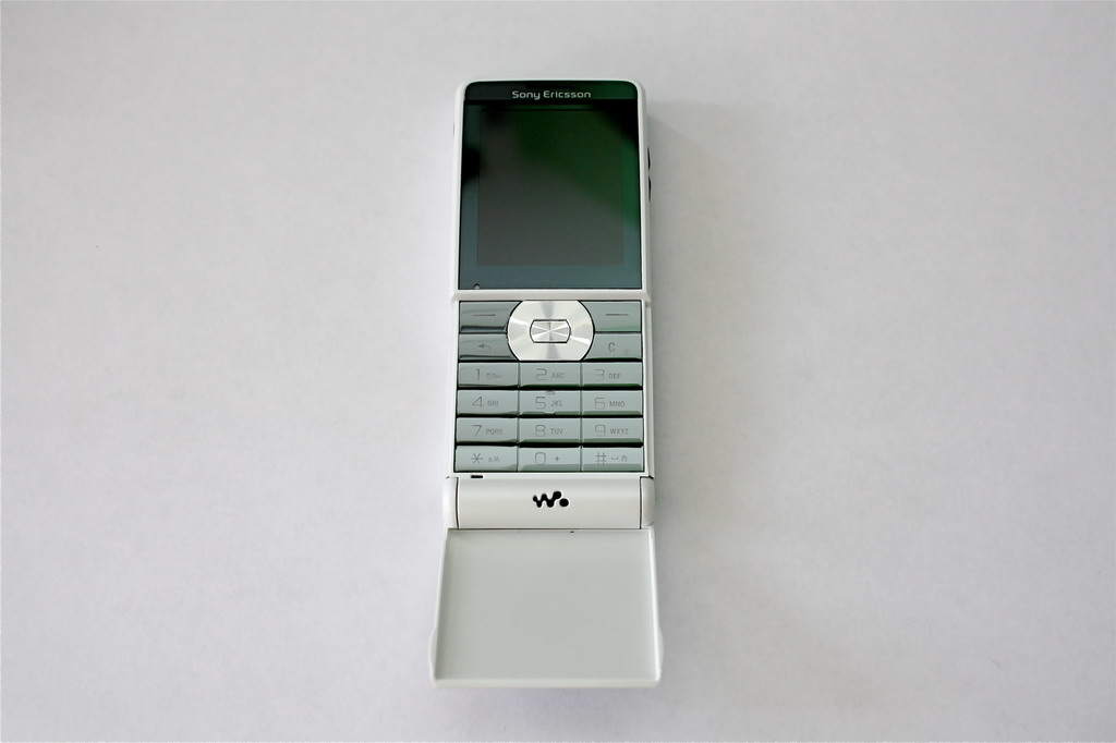 sony-ericsson-w350i-white03.jpg