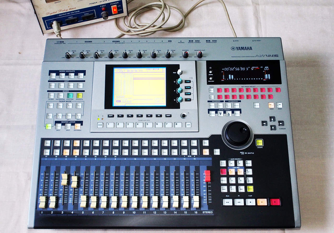 mixer-yamaha-AW4416-1.jpg
