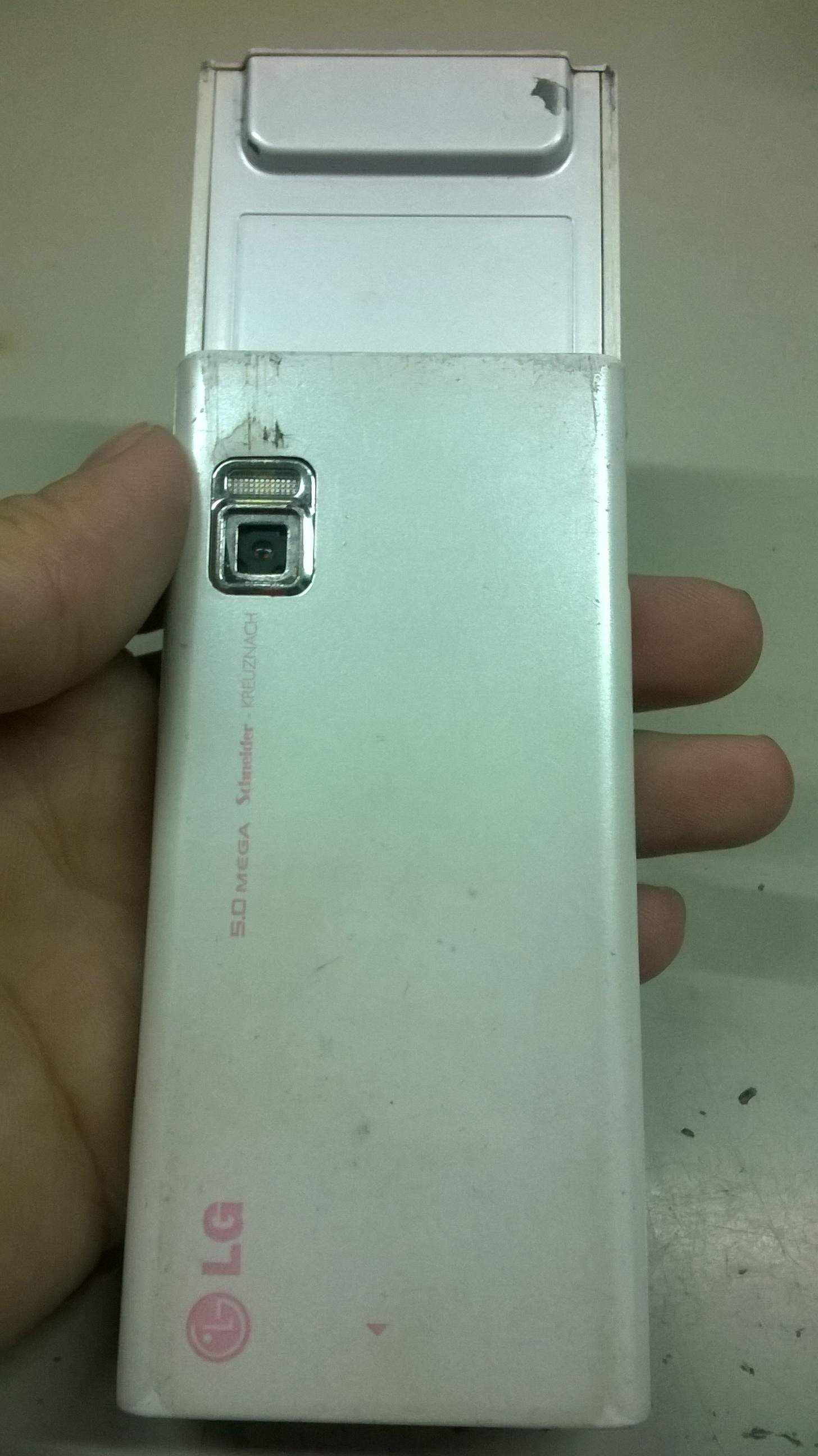 LG BL20V...jpg