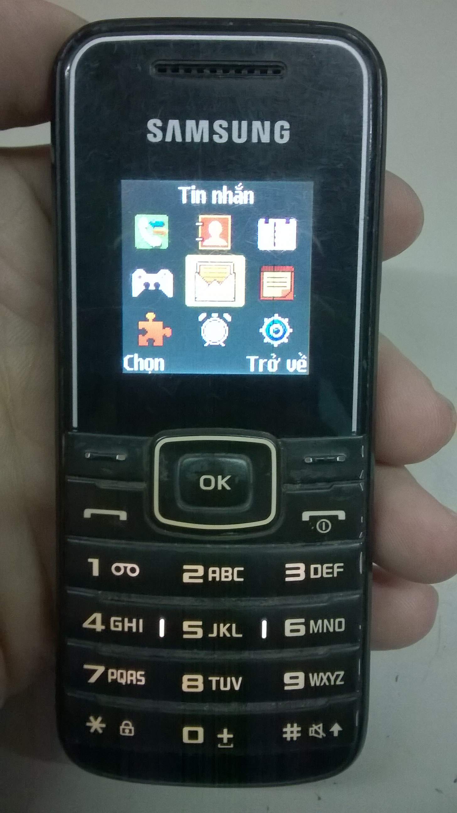 SAMSUNG E1050..jpg