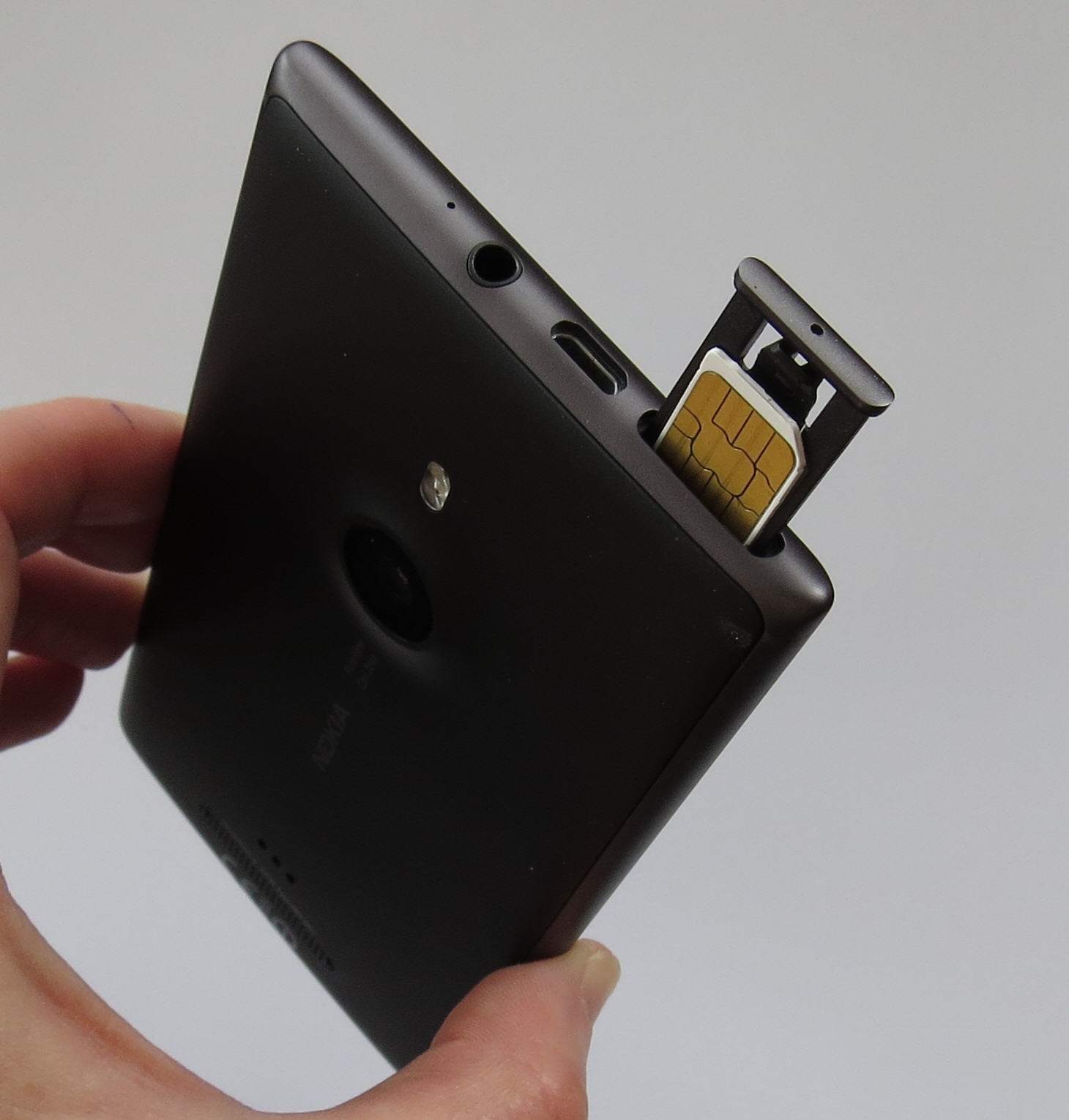 Nokia-Lumia-925-top_original.JPG