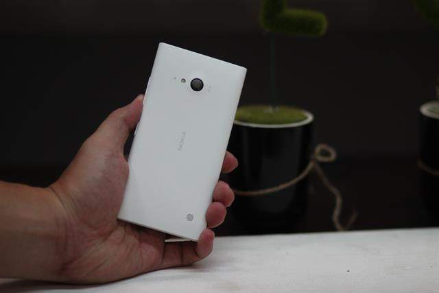 lumia-730-tren-tay-2-201492614650.jpg