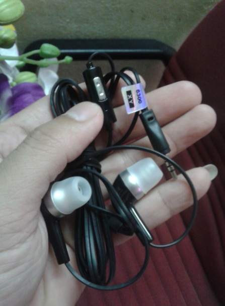 Earphone Nokia 6300.jpg