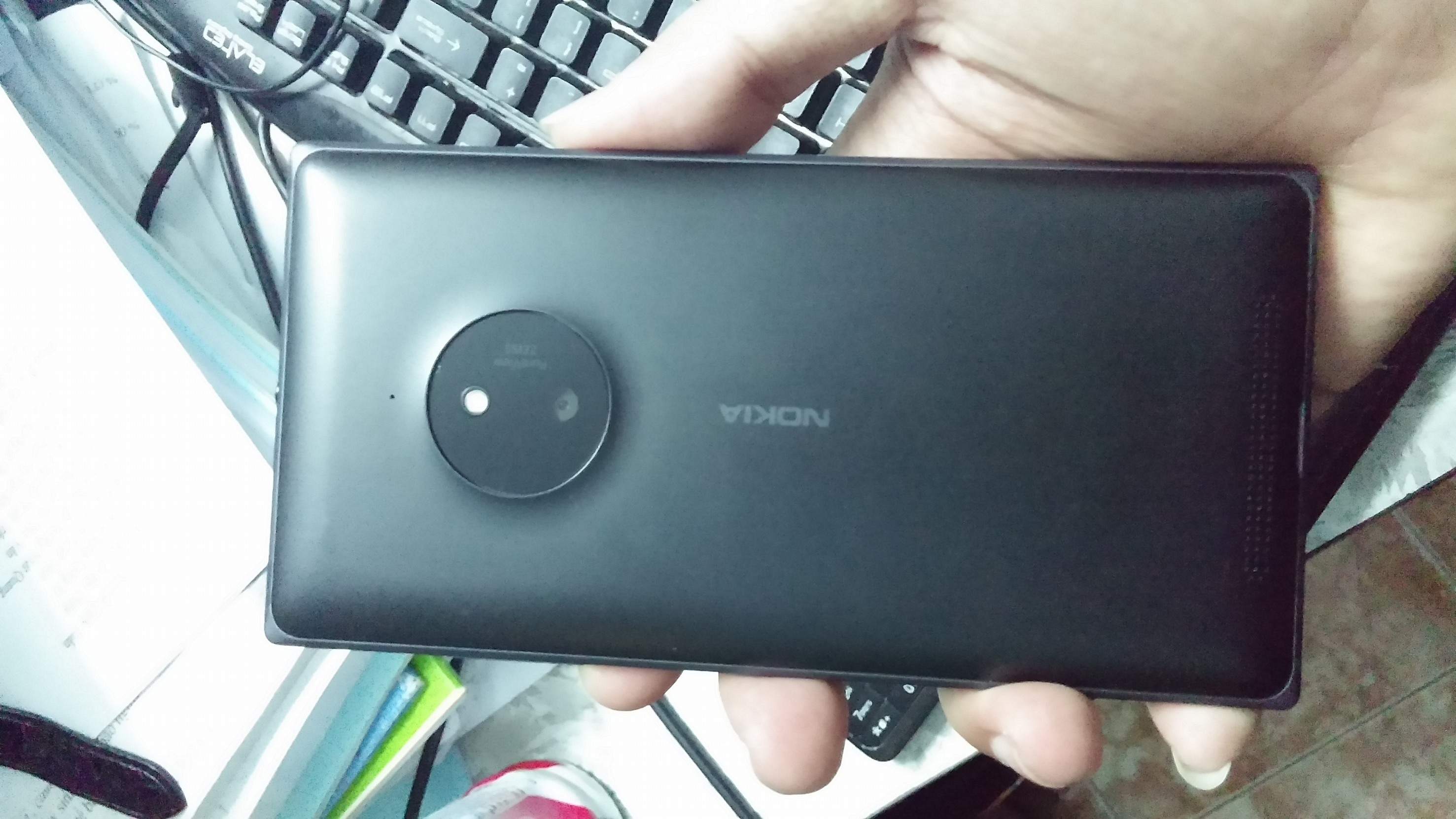 Lumia-830-màu-đen-1.jpg