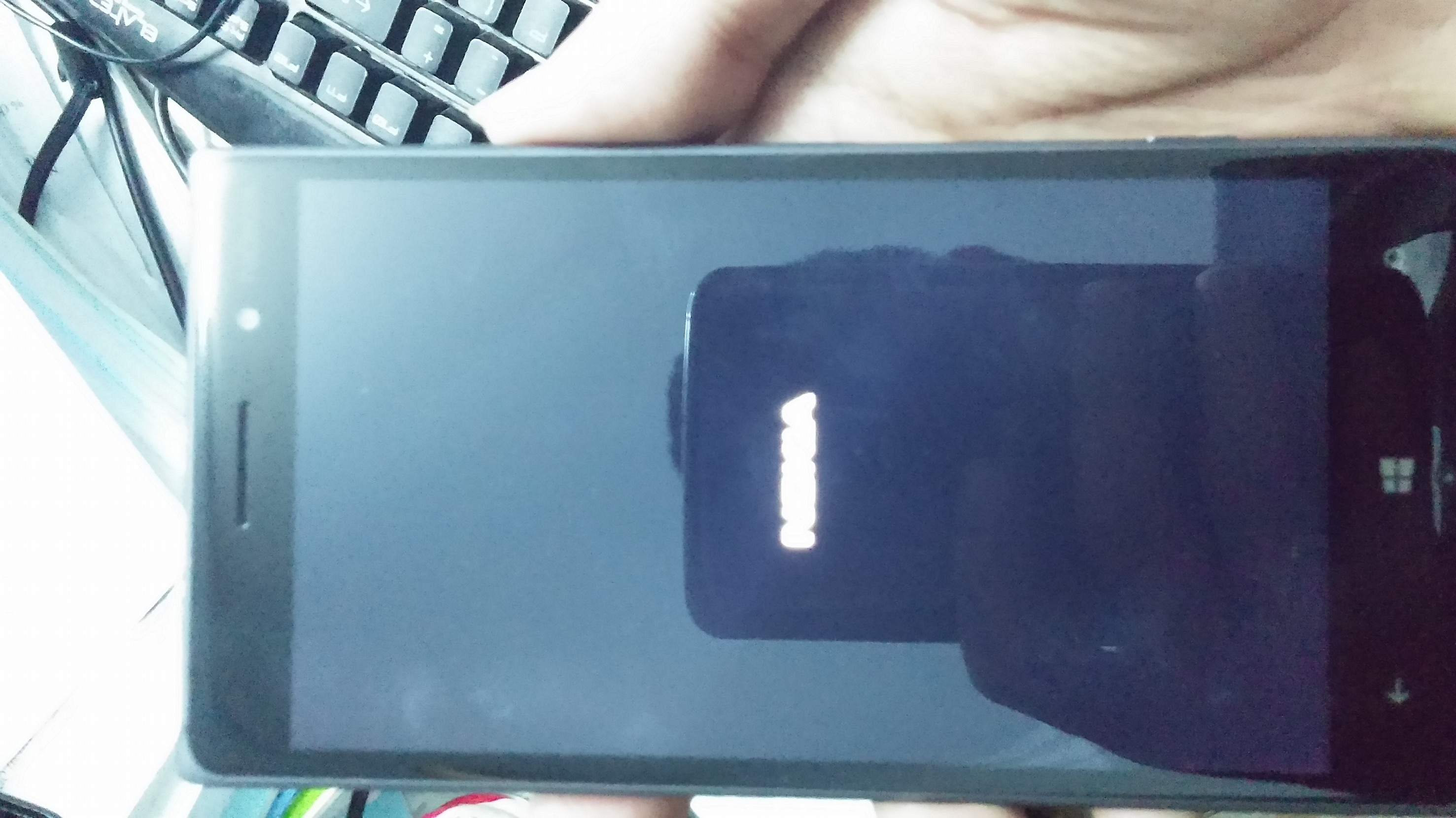 Lumia-830-màu-đen-3.jpg
