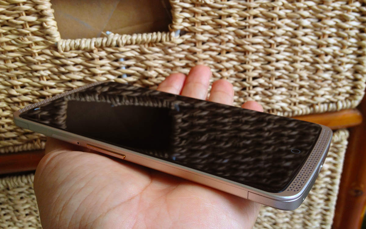 ZTE AXON_3.JPG