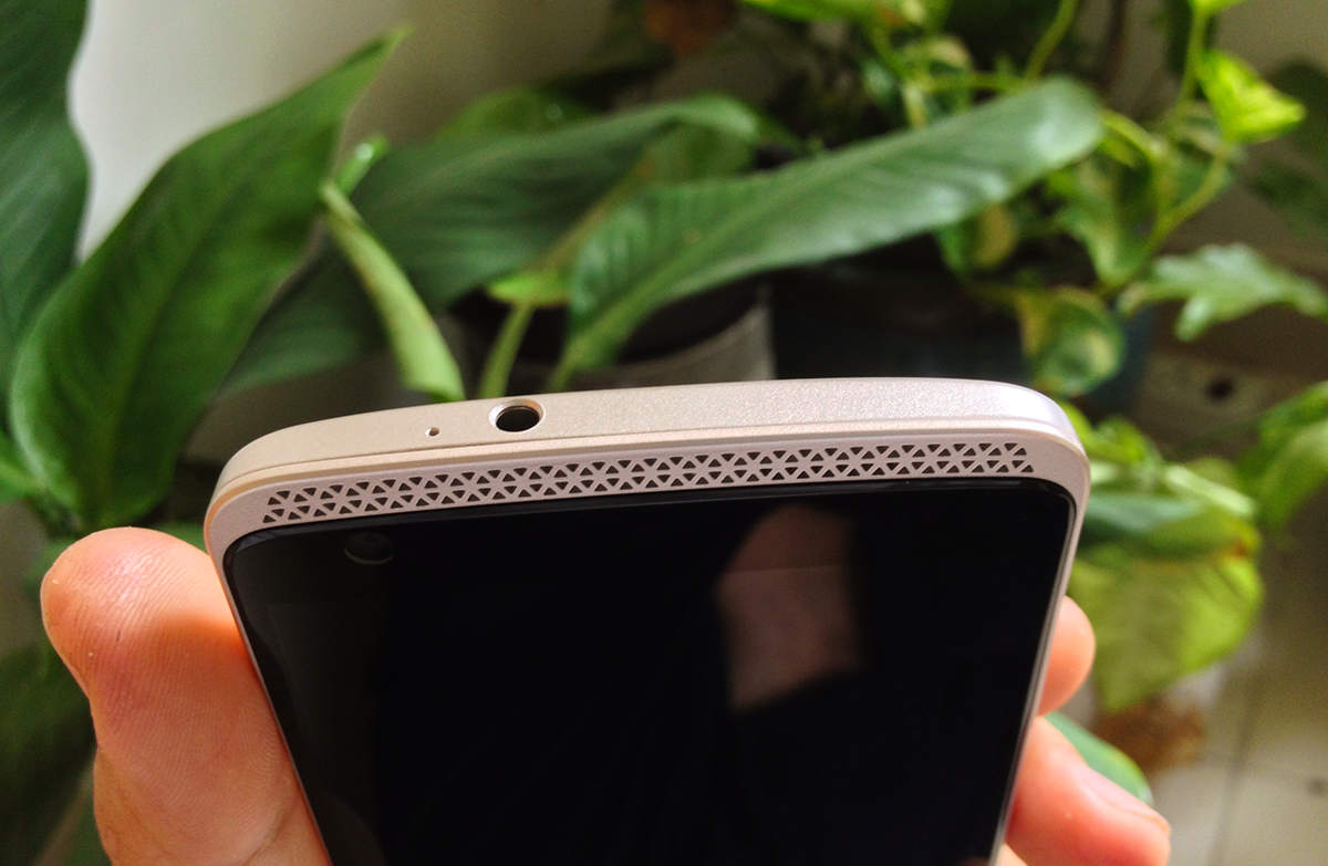 ZTE AXON_5.JPG