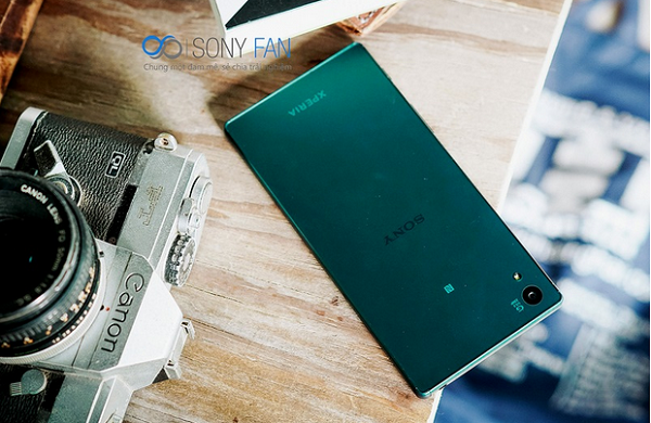 sony-xperia-z5-mau-xanh-2.png