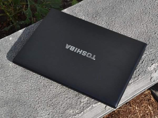 ToshibaR700lid575pxJPG075024a2bde710b49d7976212fe05b56.jpg
