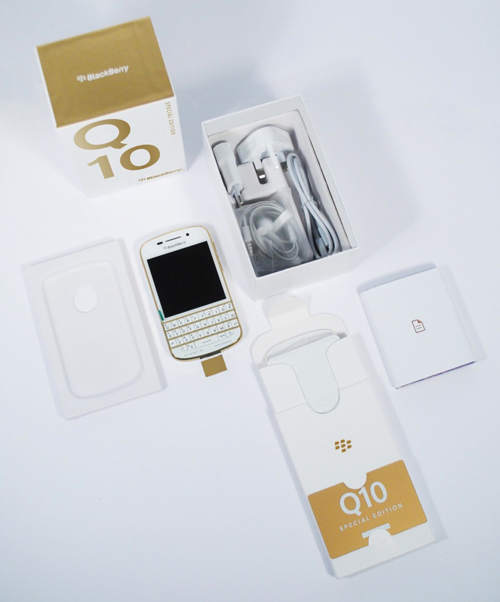 ee872a4d1e06b086c5da236540ffc549_Gold and White Special Edition BlackBerry Q10 (1).jpg