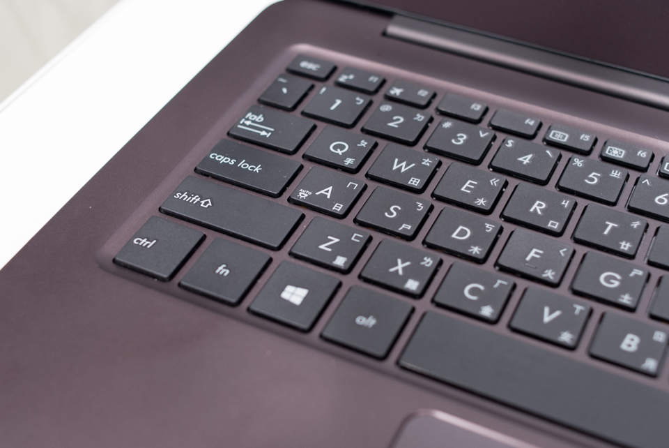 2584517_Tinhte_ZenBook_UX_305-5.jpg