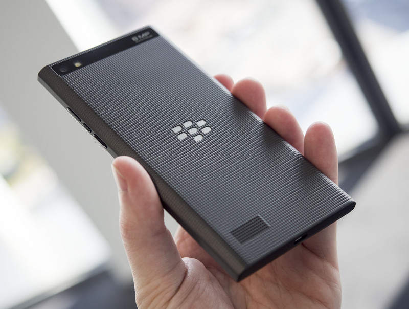 blackberry-leap-back-hand-hero.jpg