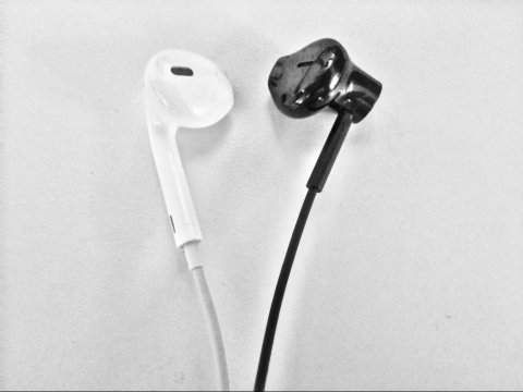 amazon-fire-headphones-apple-earpodsjpg.jpg