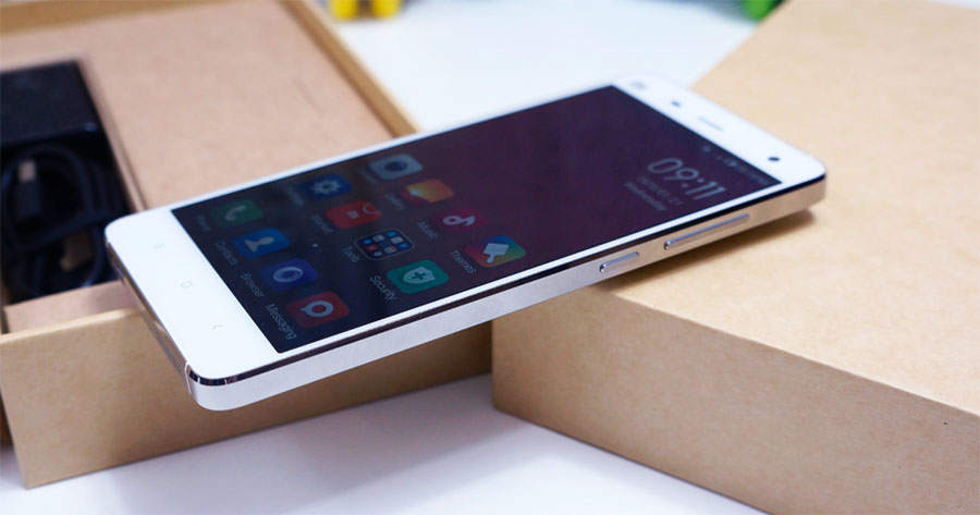 На-фото-Xiaomi-Mi4.jpg