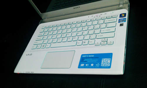 Laptop-cu-Sony-Vaio-SVE14A-15FXW-(Core-i5-3210M-6GB-750GB-Intel-HD-Graphics-4000-14-inch)-1.jpg
