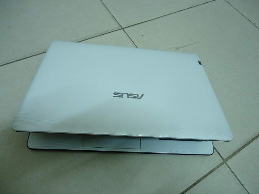 ASUS-X401A-màu-trắng-3.jpg