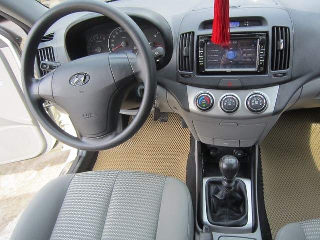 Elantra-2011 (12).JPG