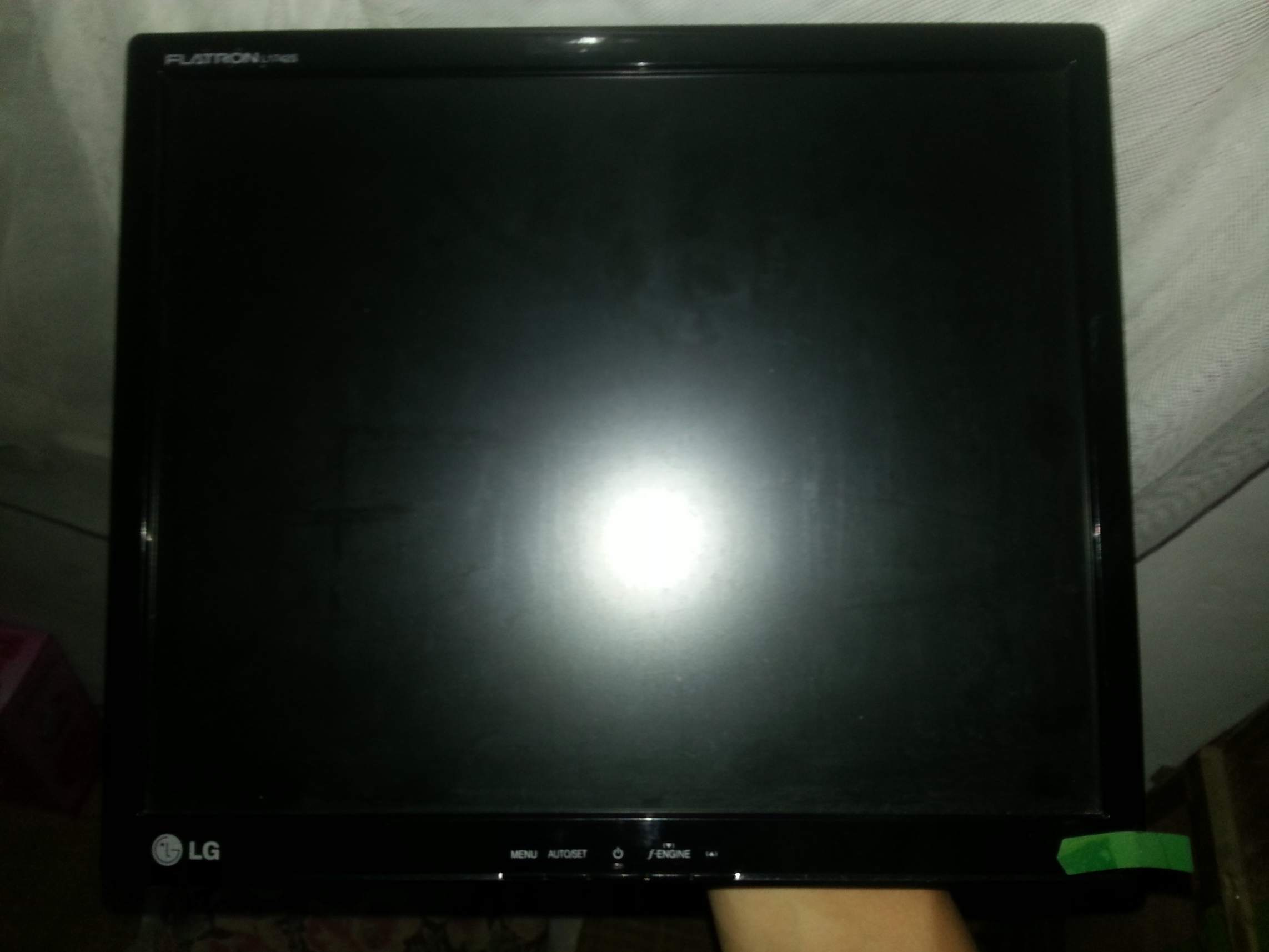 LG 1743M.jpg