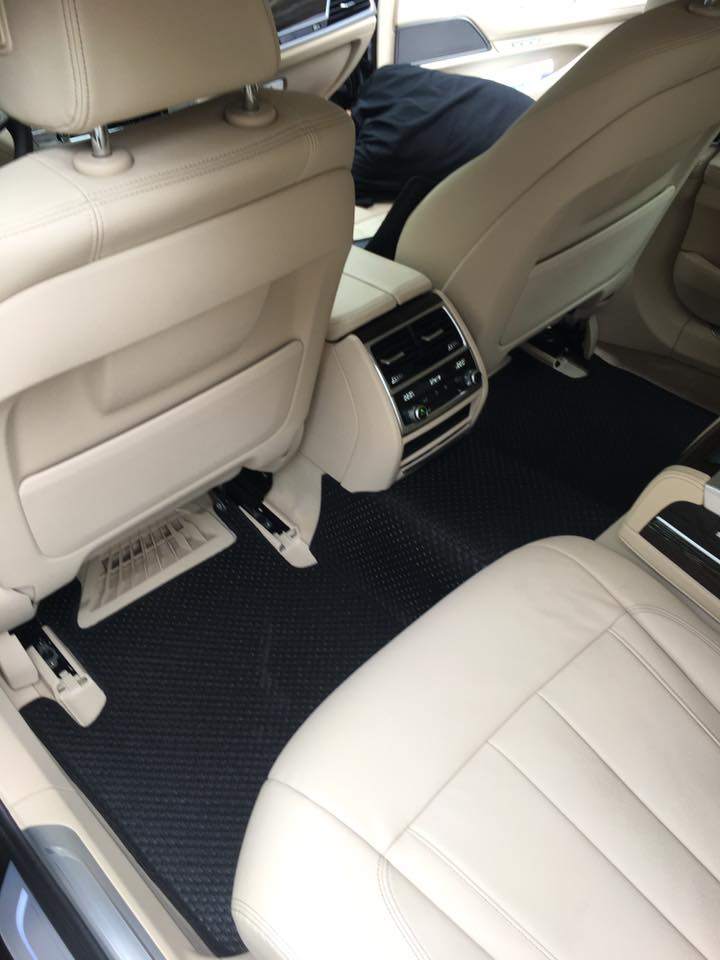 BMW 750i.jpg