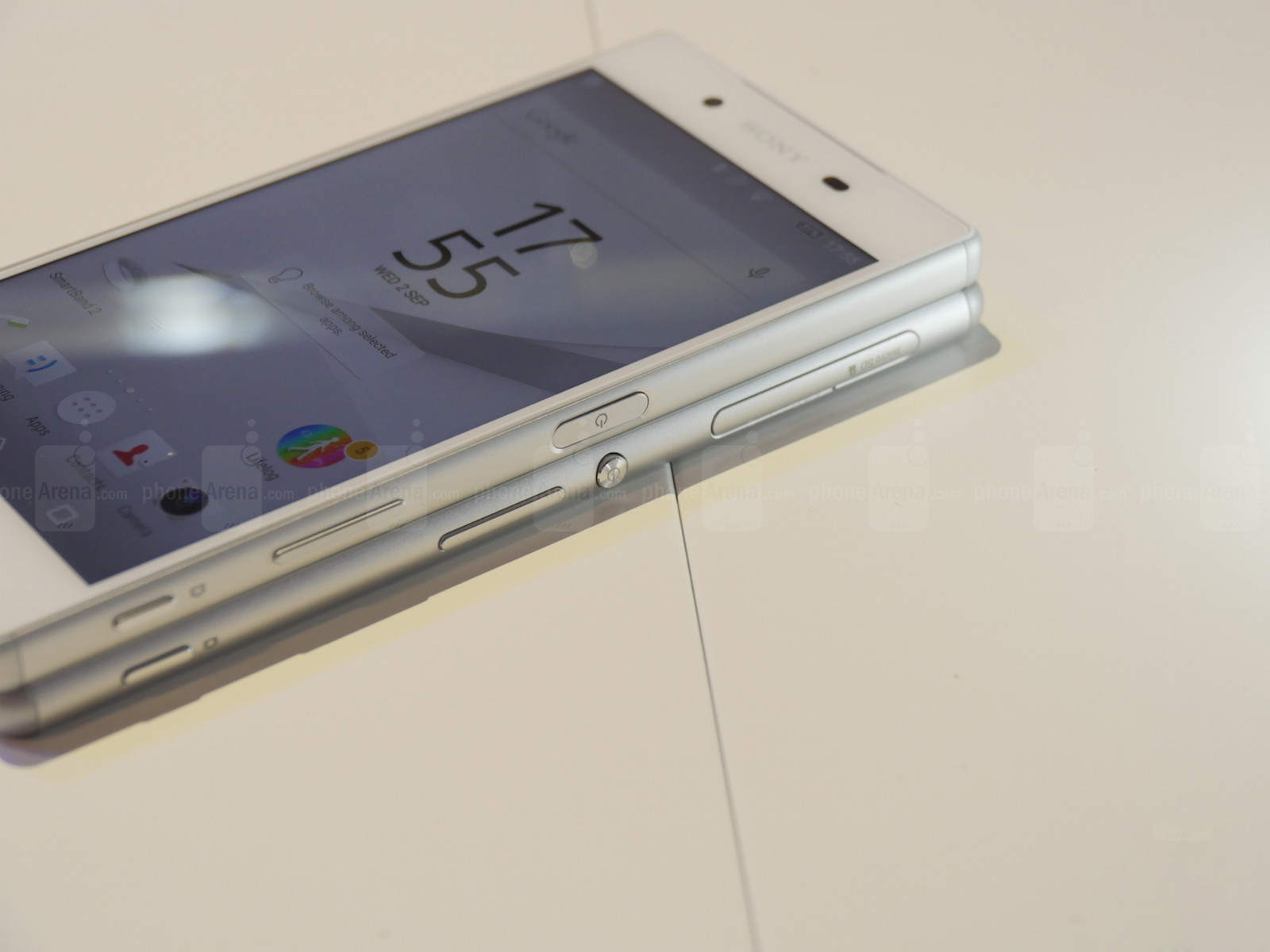 nen-mua-sony-xperia-z5-cu-hay-sony-xperia-z3-01.jpg