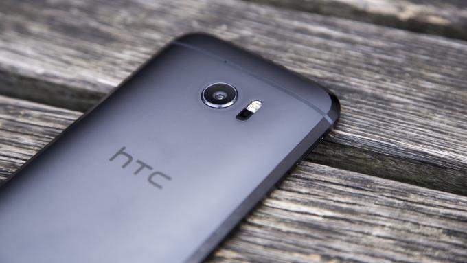 htc_10_rear_edge.jpg