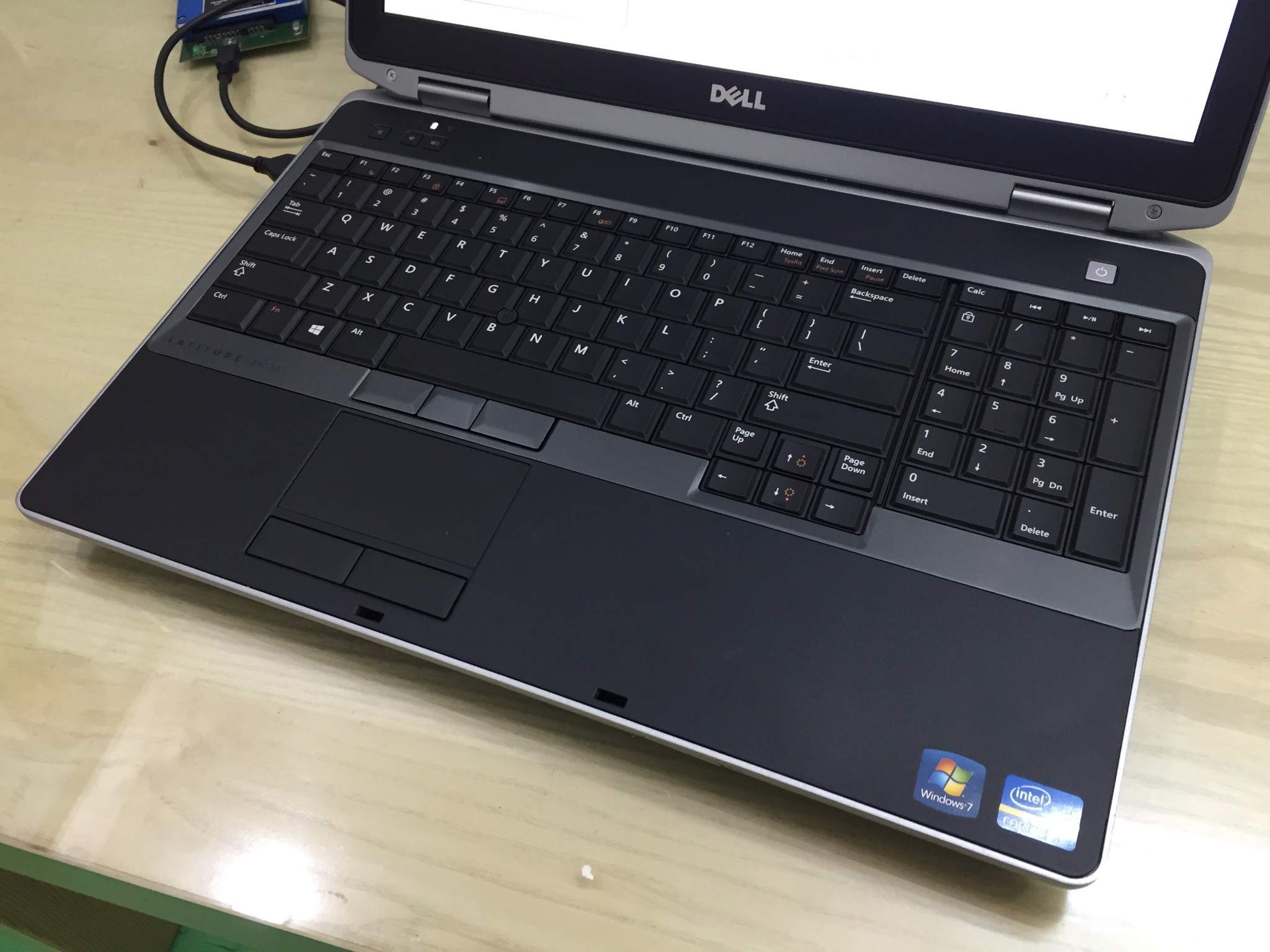 dell_e6530_6.jpg