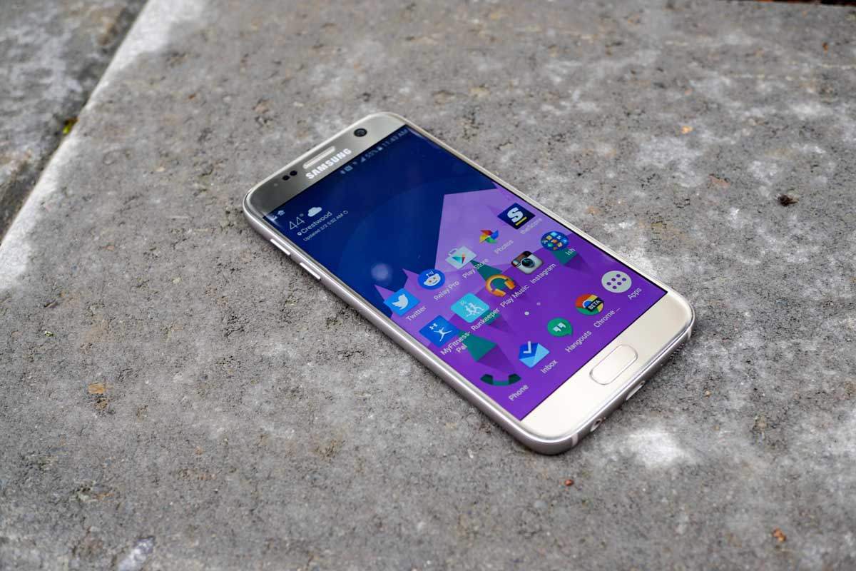 samsung-galaxy-s7-gold-2.jpg