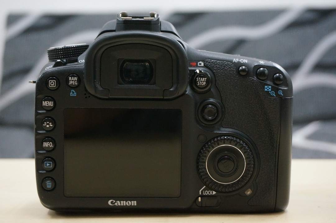 Canon 7D naked (4).JPG