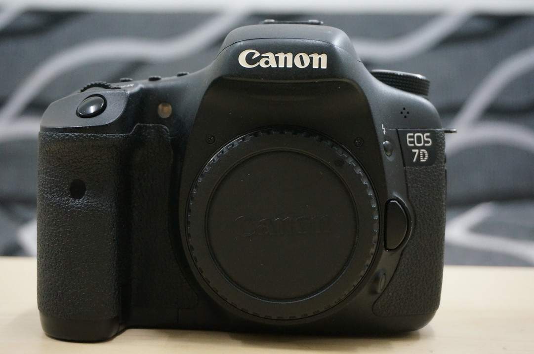 Canon 7D naked (1).JPG