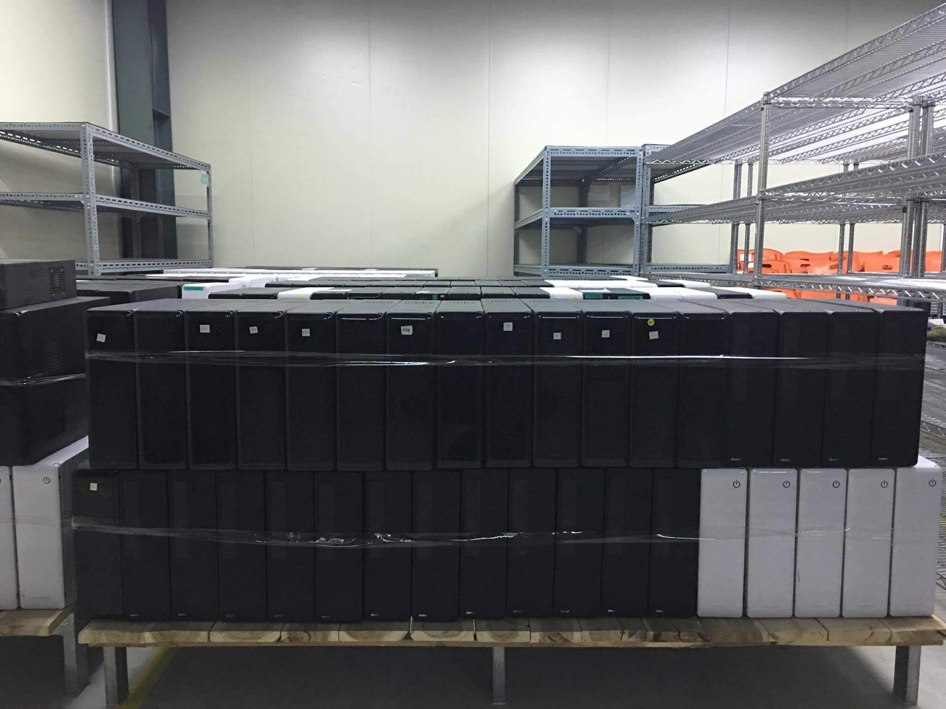 vỏ case lô q1900.jpg