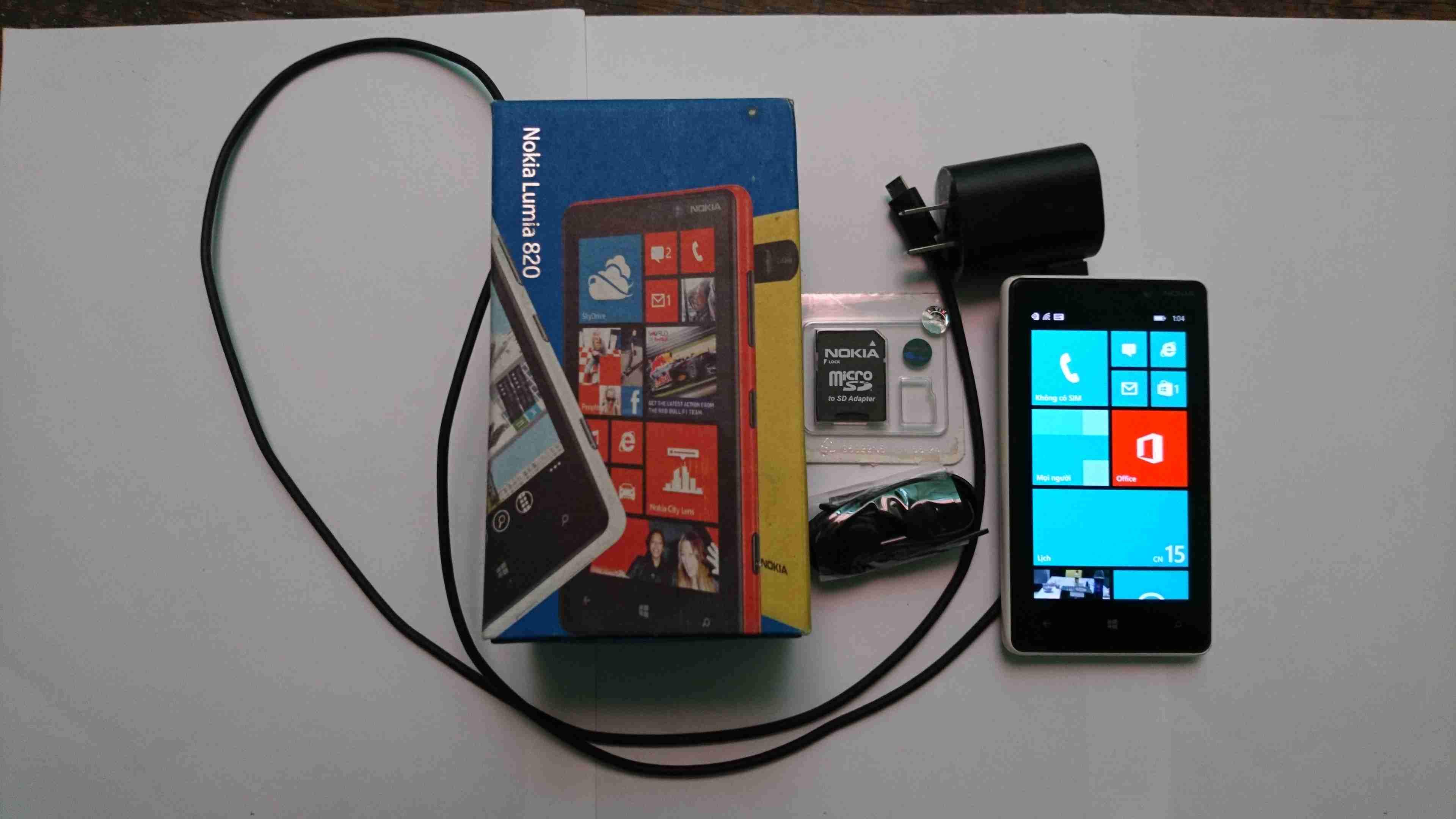 Lumia 820 2.jpg