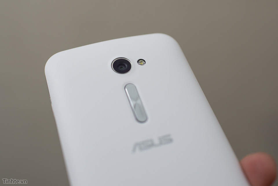 3002027_Asus_ZenFone_2_5.5-10.jpg