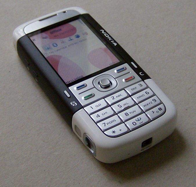 articlenokia5700front.jpg