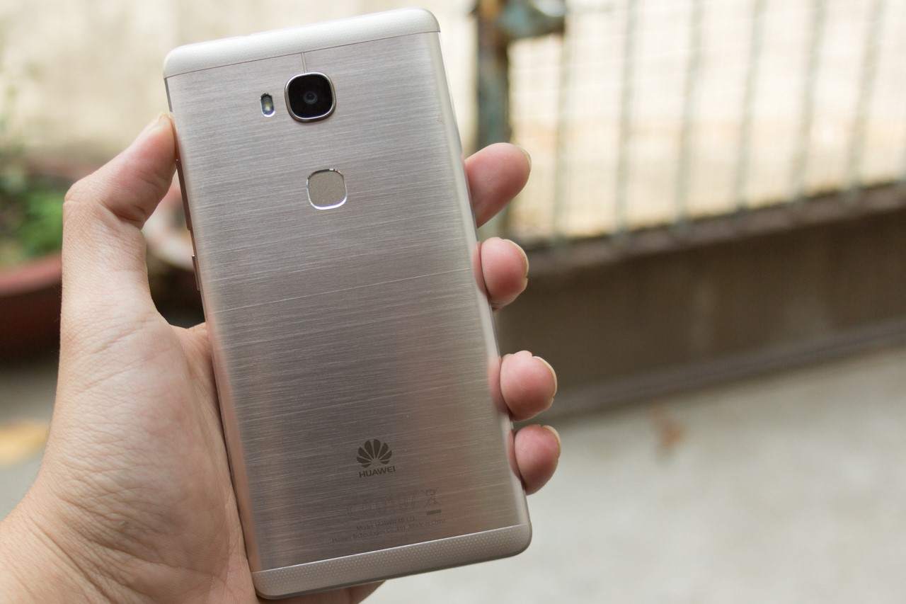 huawei-gr5--dien-thoai-tich-hop-cam-bien-van-tay-dau-tien-gia-duoi-6-trieu-dong.jpg